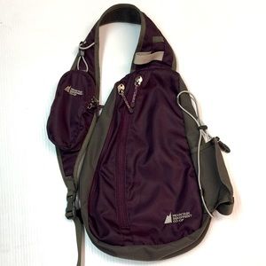 Mountain Equipment Co-op MEC Pod Sling Pack in Grey/Burgundy - Unisex